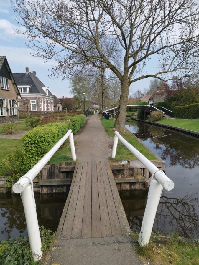 Hotel Bed-On-A-Boat Giethoorn Exterior foto